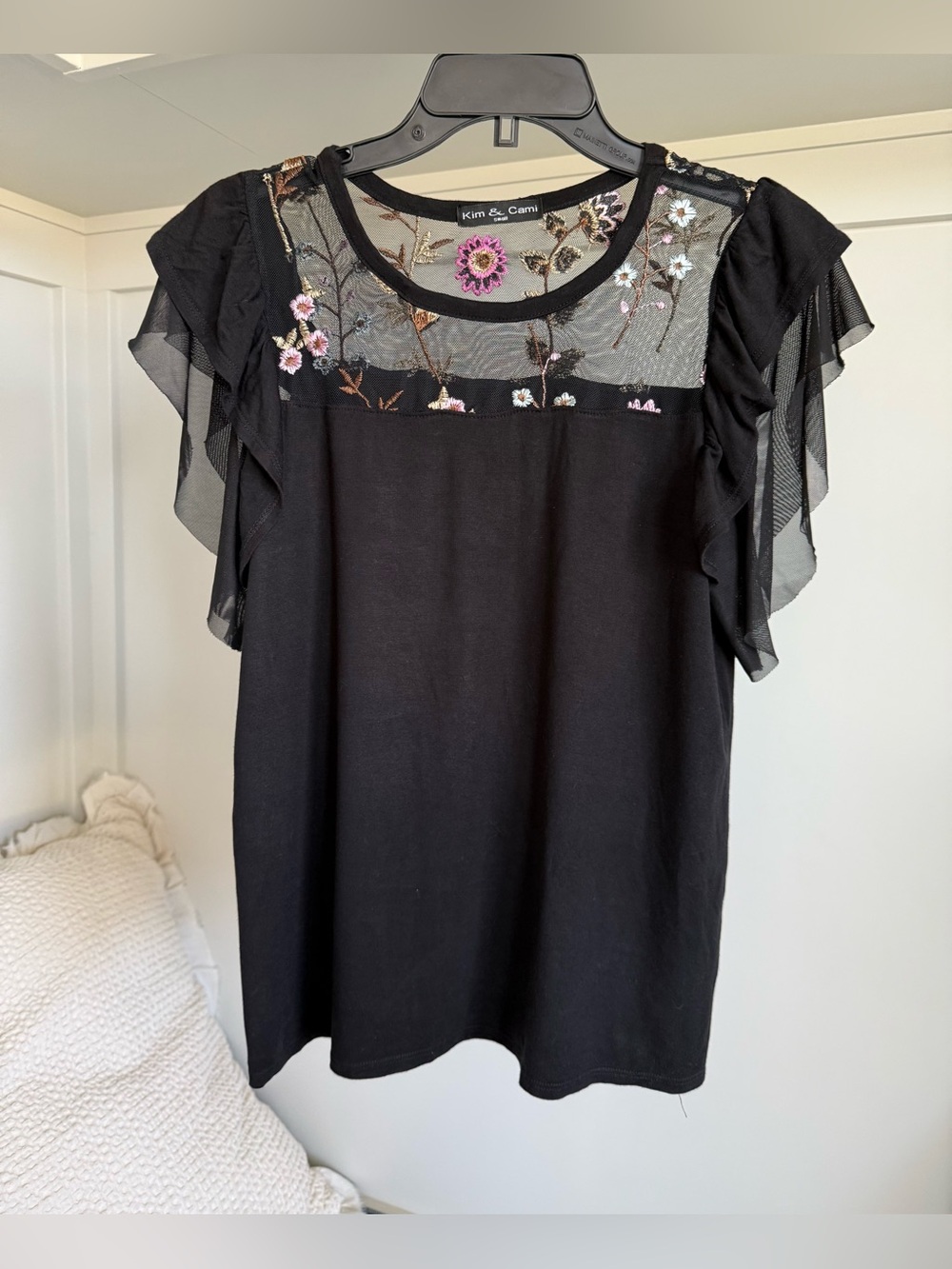 Kim & Cami Black Embroidered Mesh Yoke Flutter Sleeve Top Size Medium